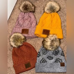 Women’s CC fur Pom beanie bundle